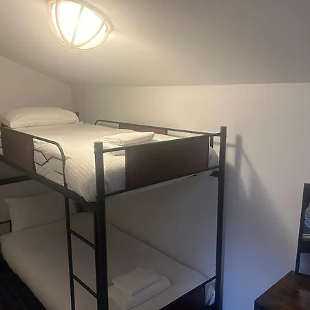 宾馆 The White Lion *